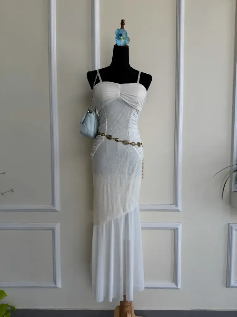 1.0685 133 LADIES DRESS (CREAM, M)