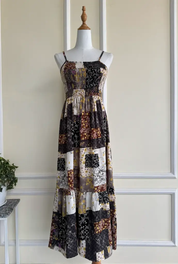 3.40782 HB SS25-433 FLORAL PATCH DRESS (APRICOT, S)