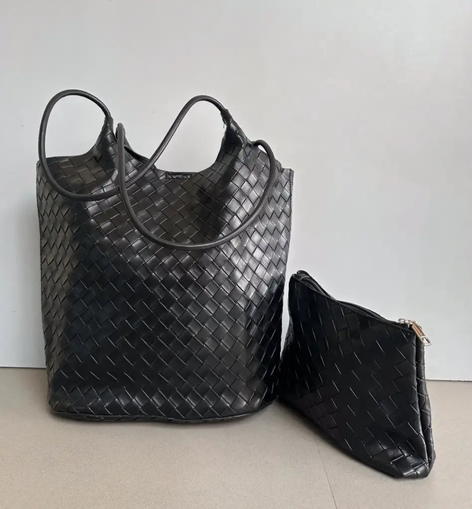 TF70285 HAND BAG