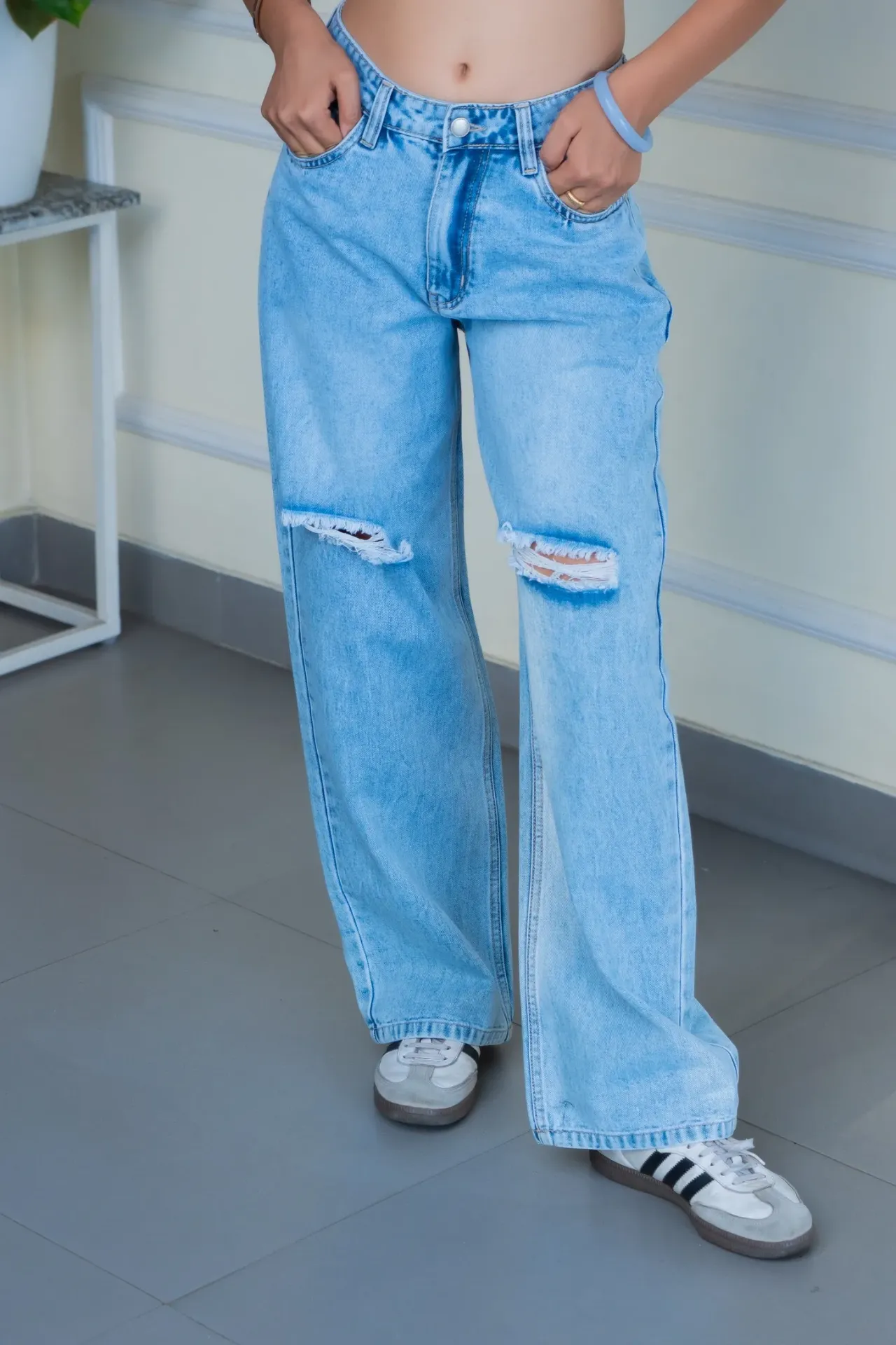 BMO SS26-47 DISTRESSED BLUE WASH JEANS